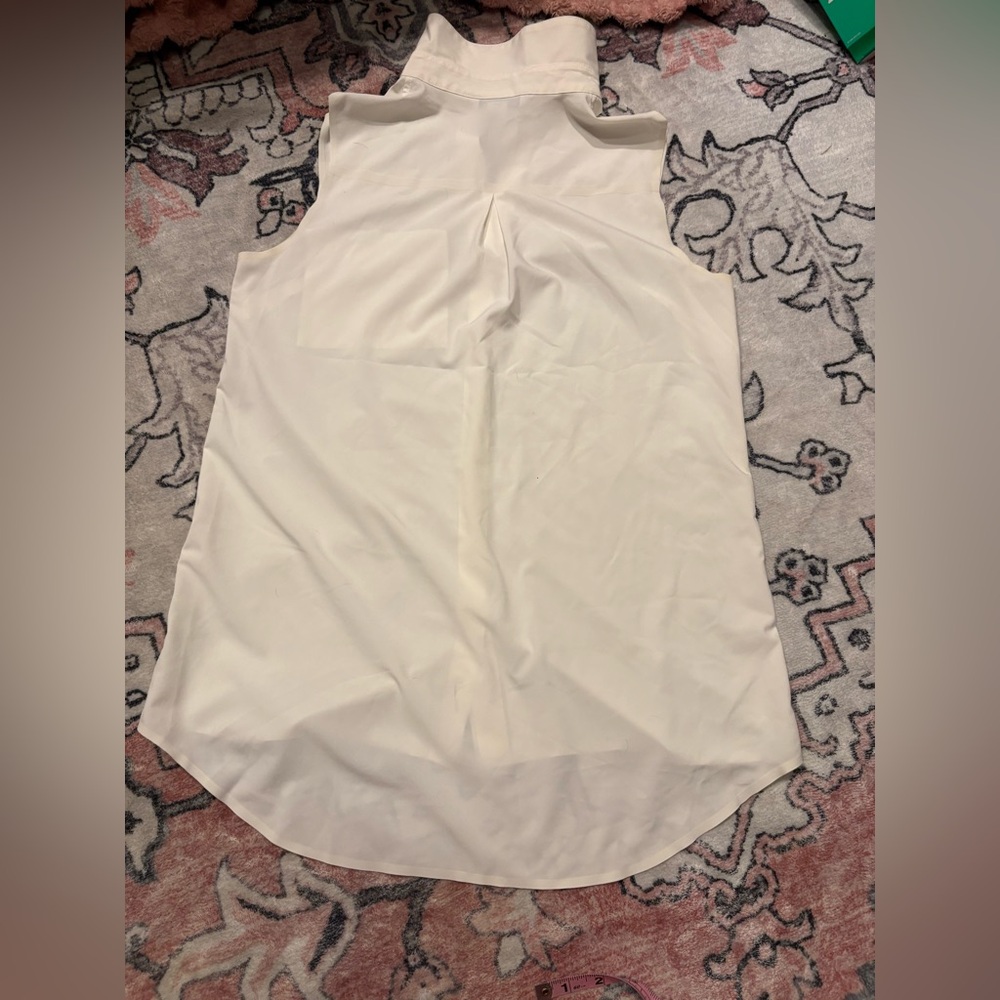 Athleta Sleeveless Ivory Button Down Blouse, size XS - Picture 4 of 7